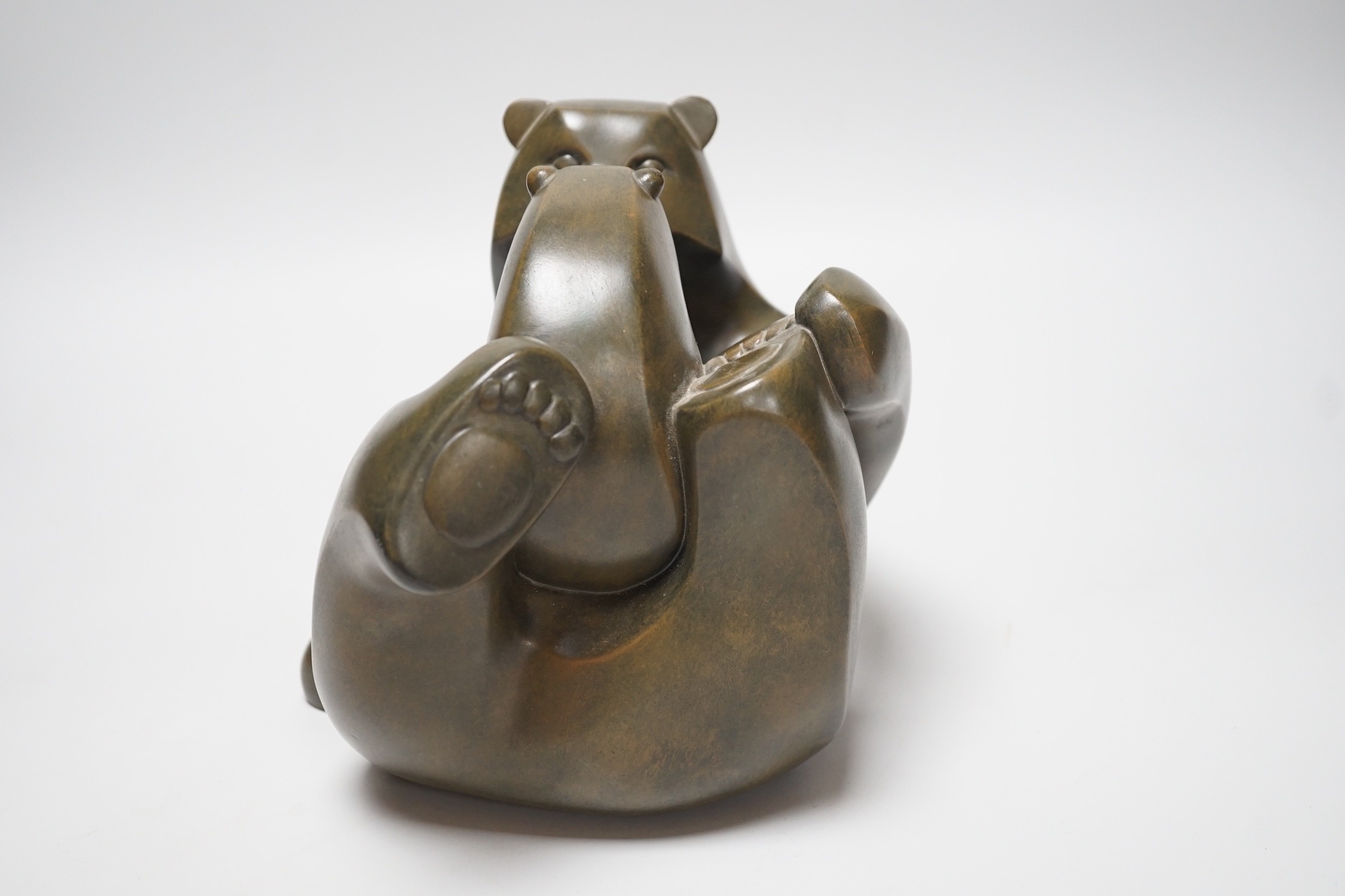 A contemporary cold cast resin bronze polar bear group, mother and child, 19cms high - Image 3 of 5