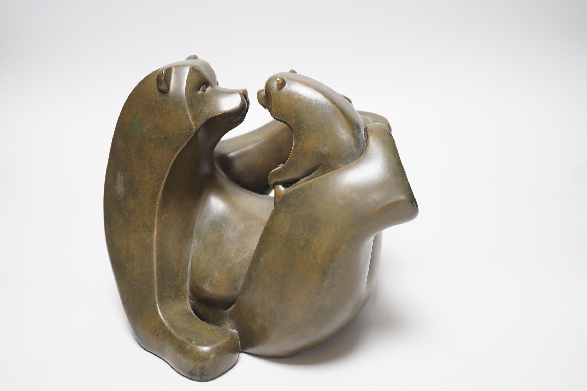 A contemporary cold cast resin bronze polar bear group, mother and child, 19cms high - Image 2 of 5