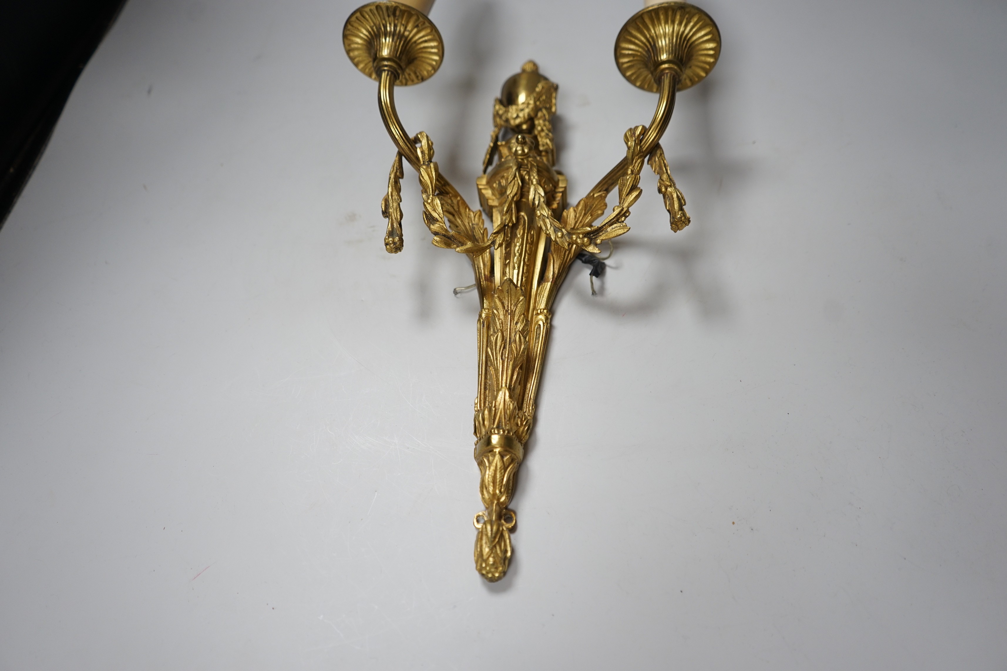An ornate Louis XVI style gilt metal two branch wall sconce, 48 cm high including bulbs - Image 4 of 4