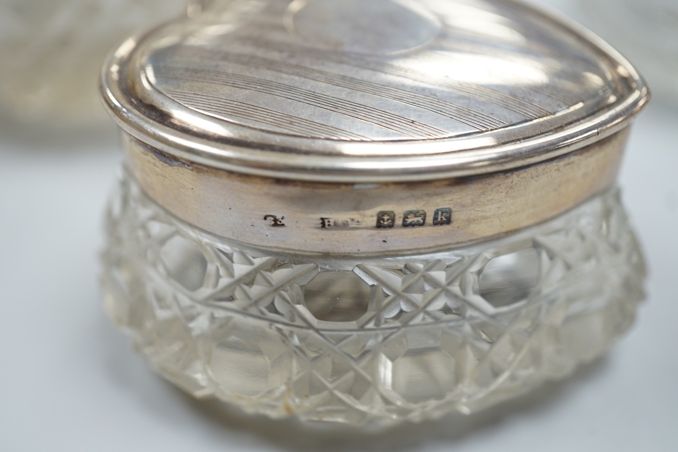 A collection of fourteen assorted late 19th/early 20th century silver mounted cut glass toilet - Image 5 of 5