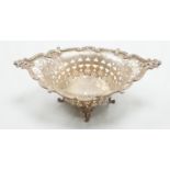 An Edwardian pierced silver oval bonbon basket, West & Son, Chester, 1907, 19cm, 3.7oz.