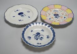 An 18th century Caughley plate printed with Gillyflower variation 5, 20.5cms diameter and two plates