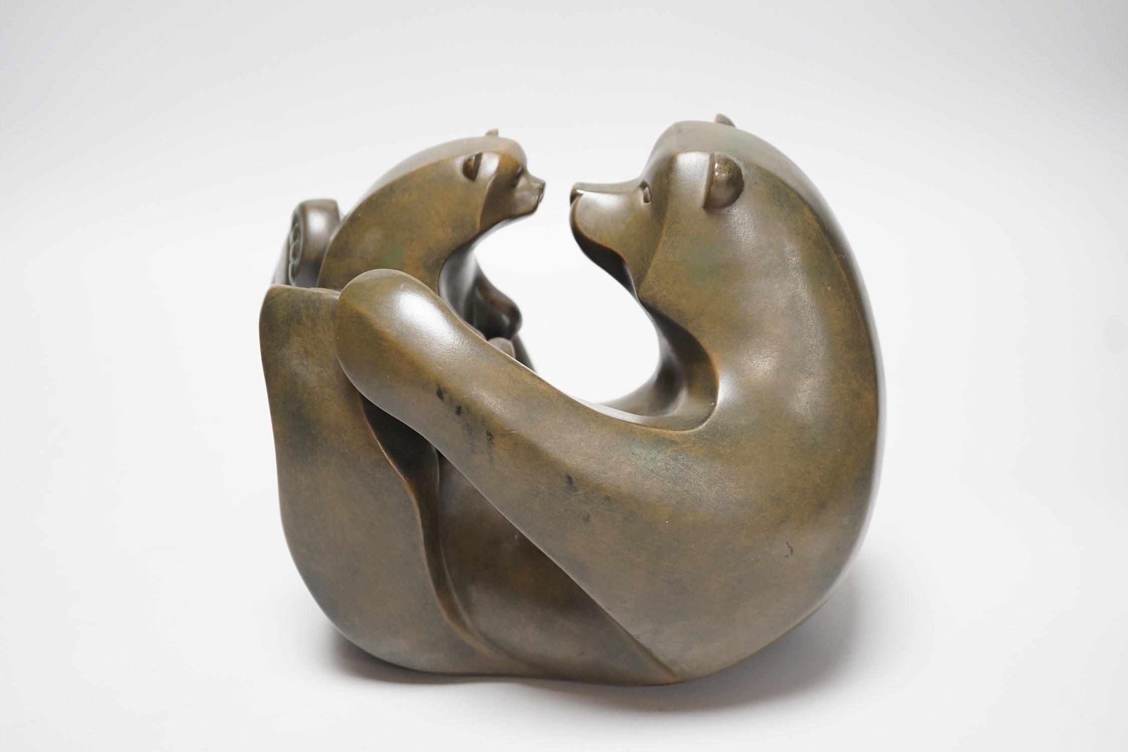 A contemporary cold cast resin bronze polar bear group, mother and child, 19cms high - Image 4 of 5