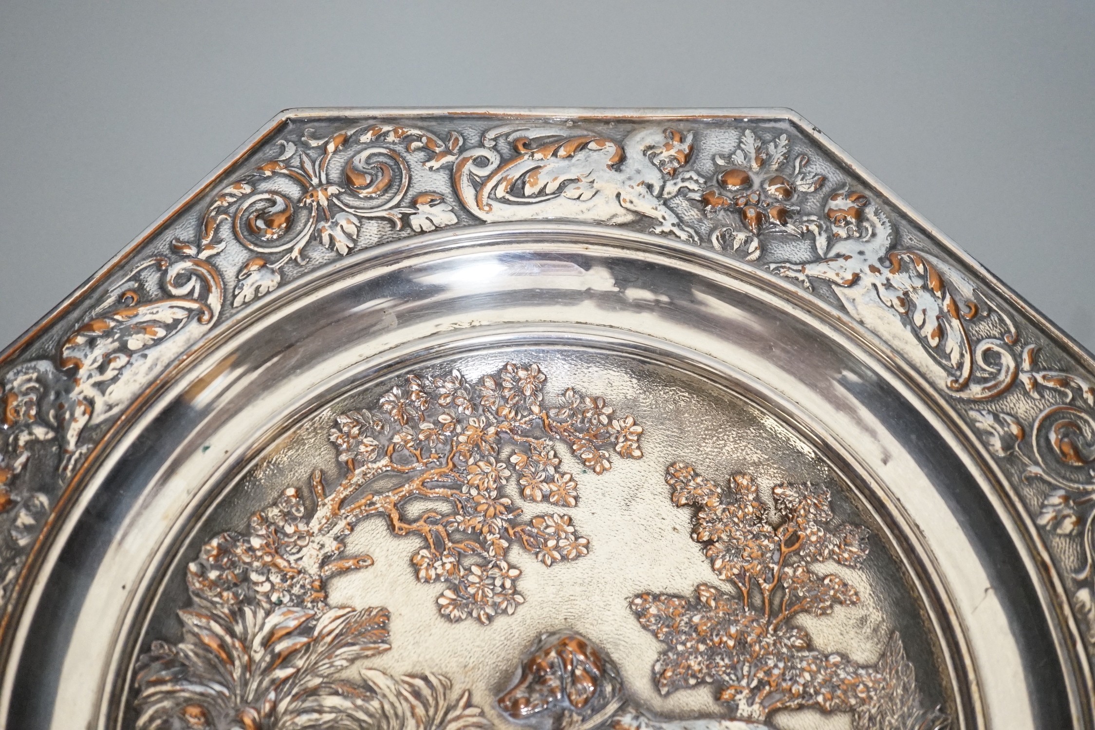 An early 20th century Elkington type silver plated tazza embossed with hunting dogs, 29cm - Image 2 of 12