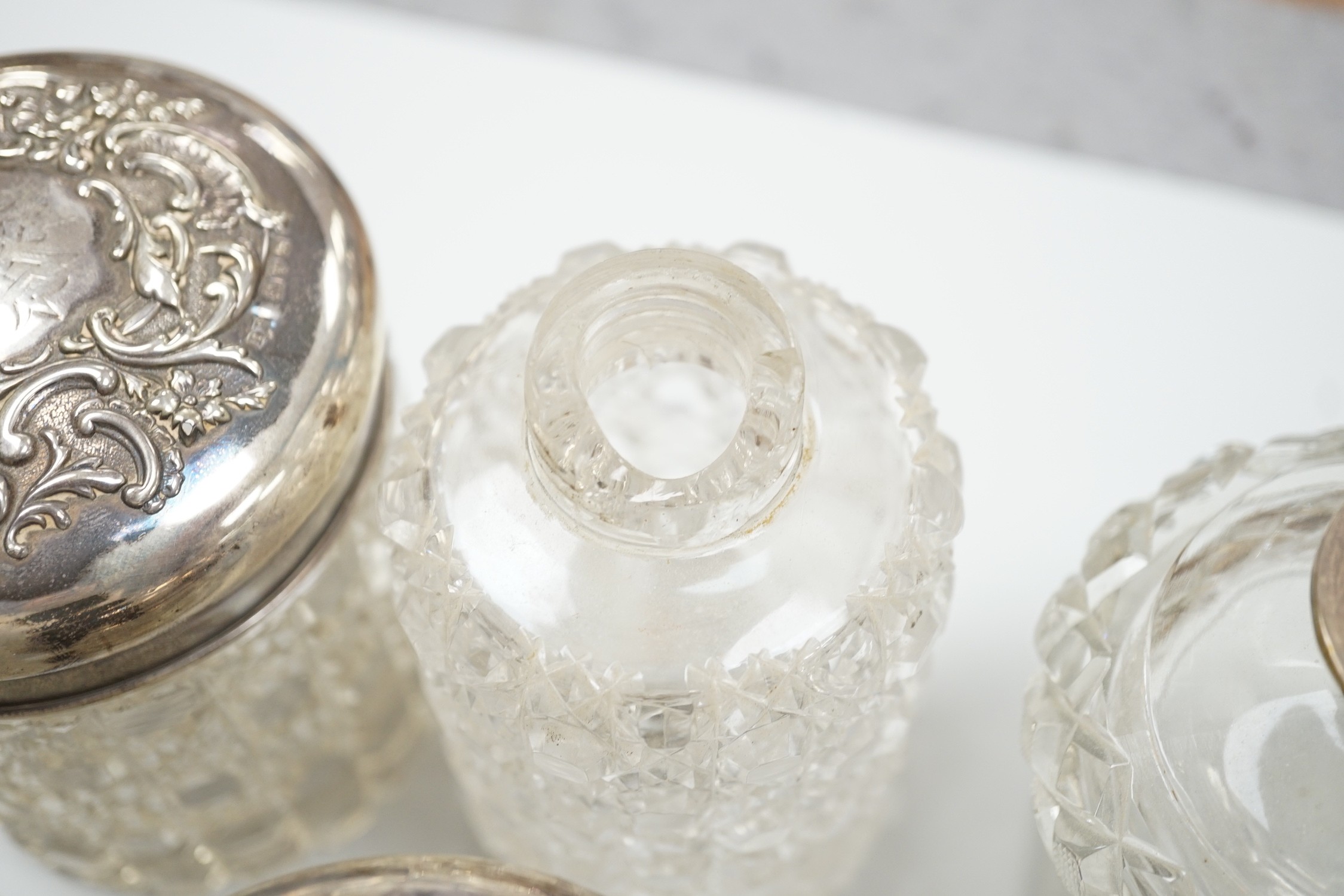 A collection of fourteen assorted late 19th/early 20th century silver mounted cut glass toilet - Image 3 of 5