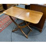 A Victorian mahogany coaching table, width 90cm, depth 49cm, height 67cm