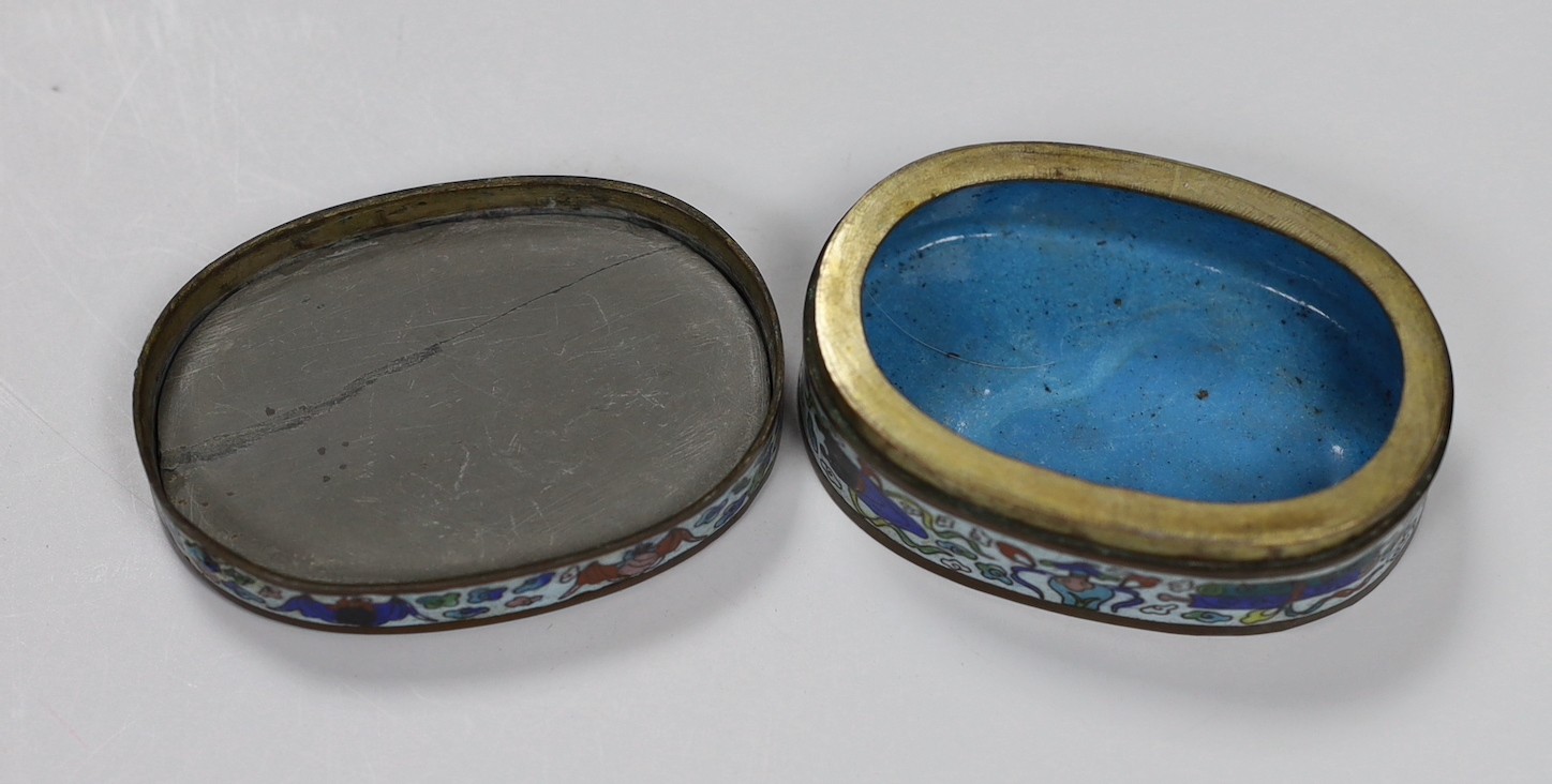 A Chinese cloisonné enamel ink box, late Qing dynasty, 7.5cm - Image 3 of 4