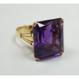 A large modern 18ct gold and fancy rectangular cut single stone amethyst set dress ring, size W,