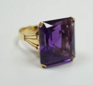 A large modern 18ct gold and fancy rectangular cut single stone amethyst set dress ring, size W,
