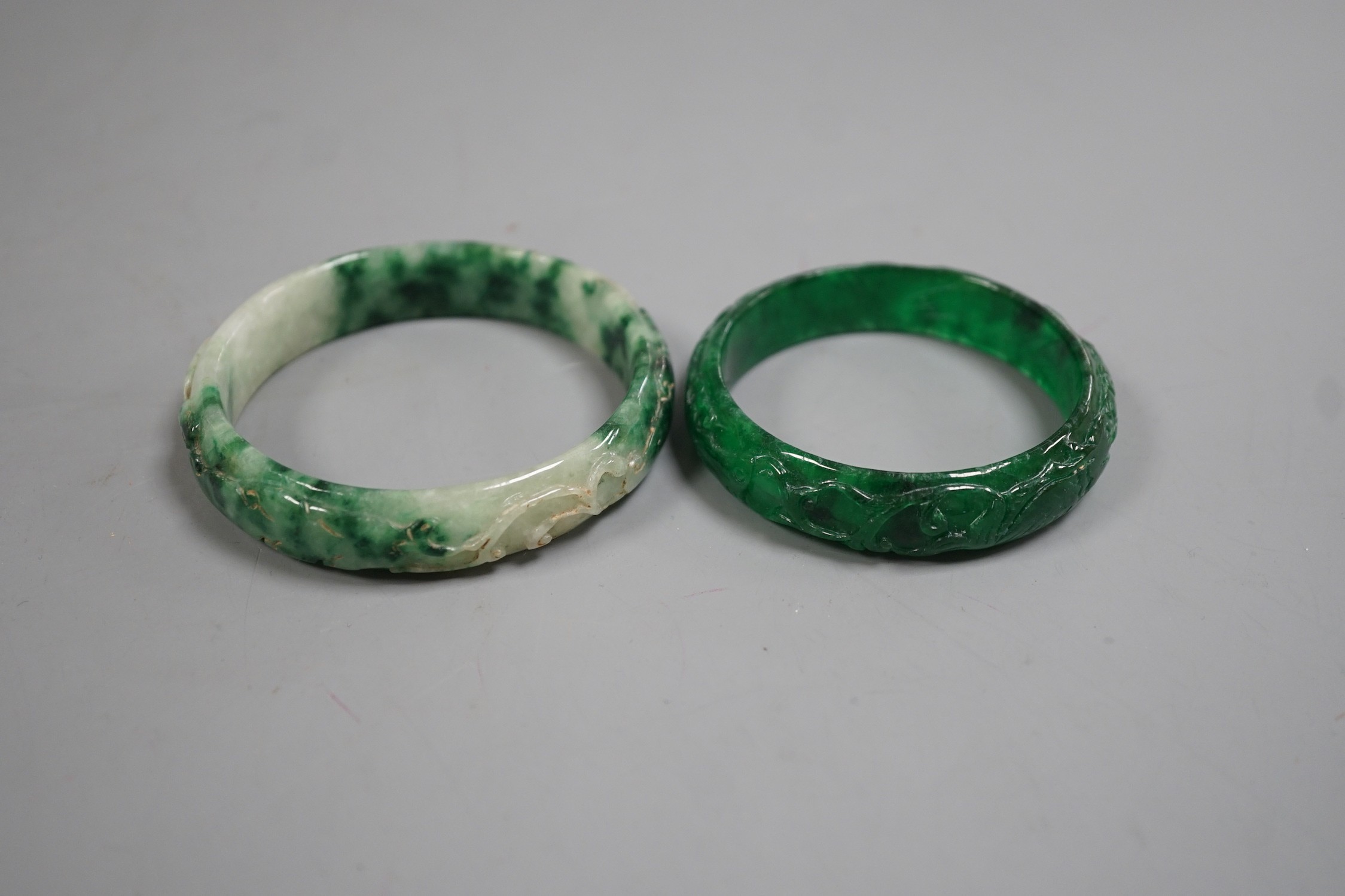 Two Chinese jadeite bangles - Image 3 of 3