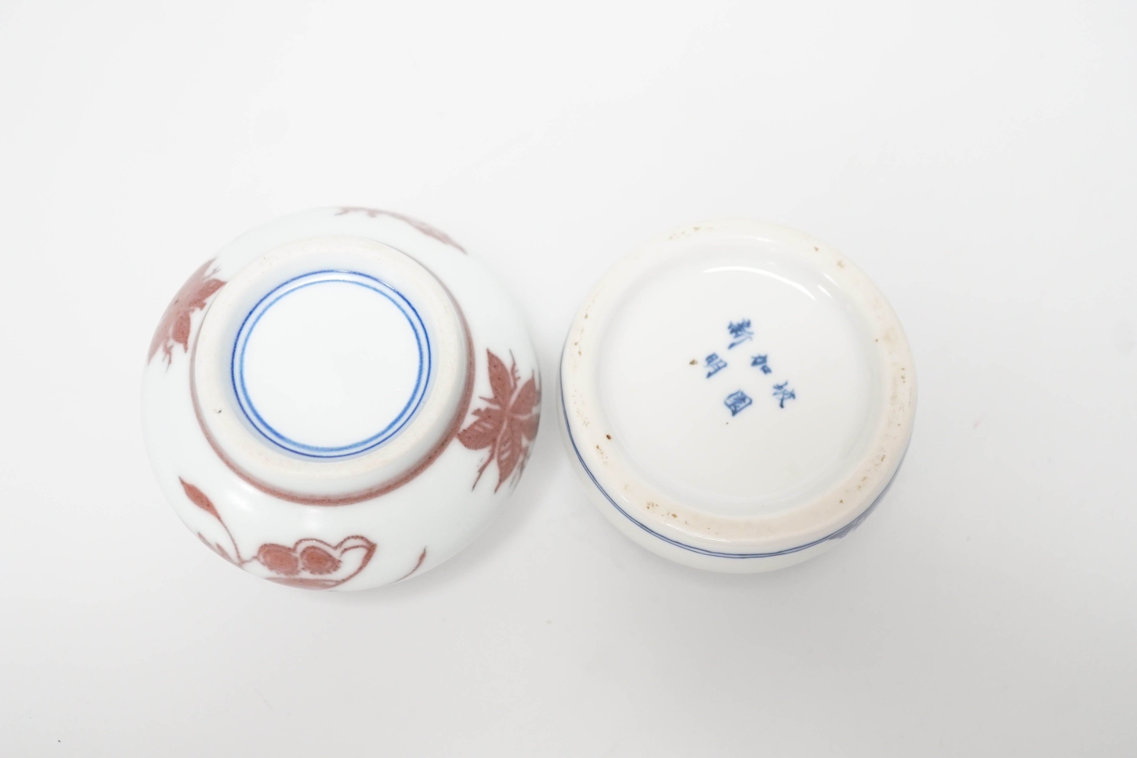 A Chinese underglaze copper small jar and a blue and white waterpot, tallest 5cm - Image 6 of 6