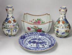 A Chinese style armorial bowl, pair of Chinese clobbered vases and a blue and white plate