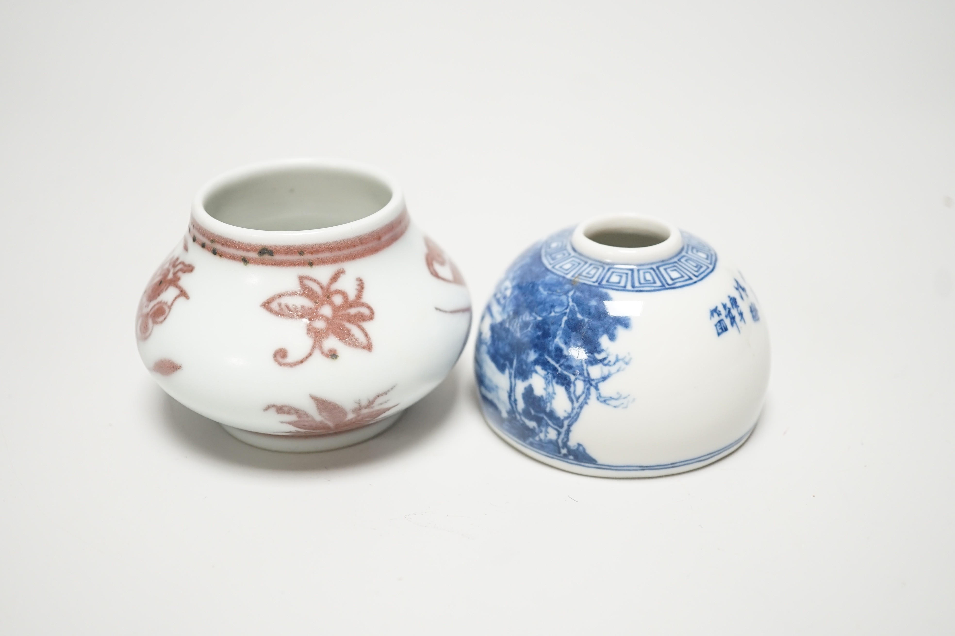 A Chinese underglaze copper small jar and a blue and white waterpot, tallest 5cm - Image 3 of 6