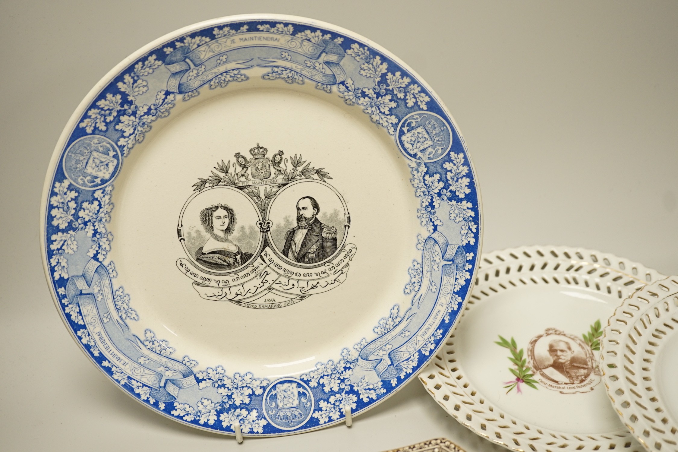 A collection of mostly late 19th and early 20th century commemorative plates, including eight - Image 4 of 6