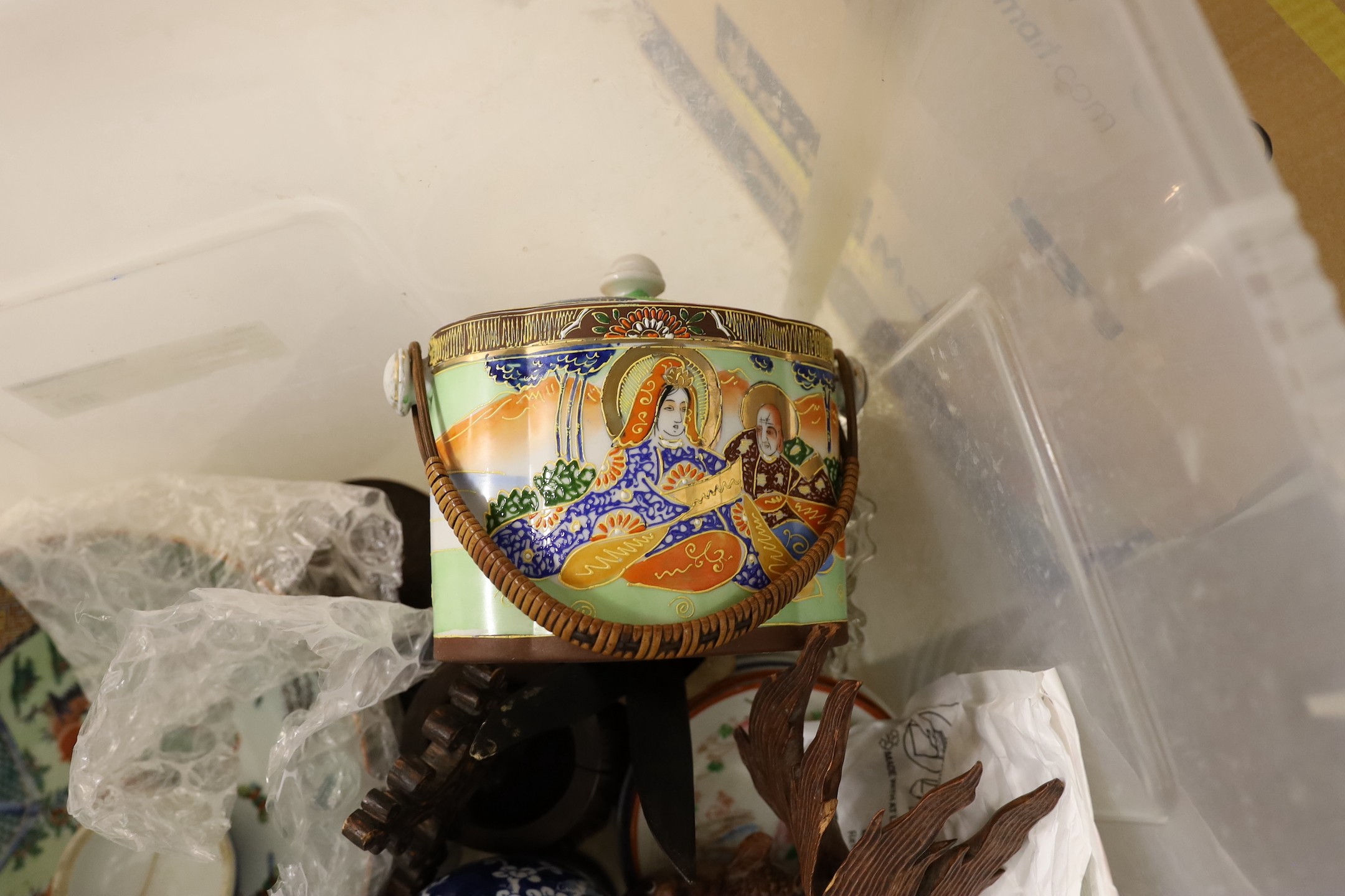 A group of mixed oriental ceramics including Chinese - Image 4 of 4