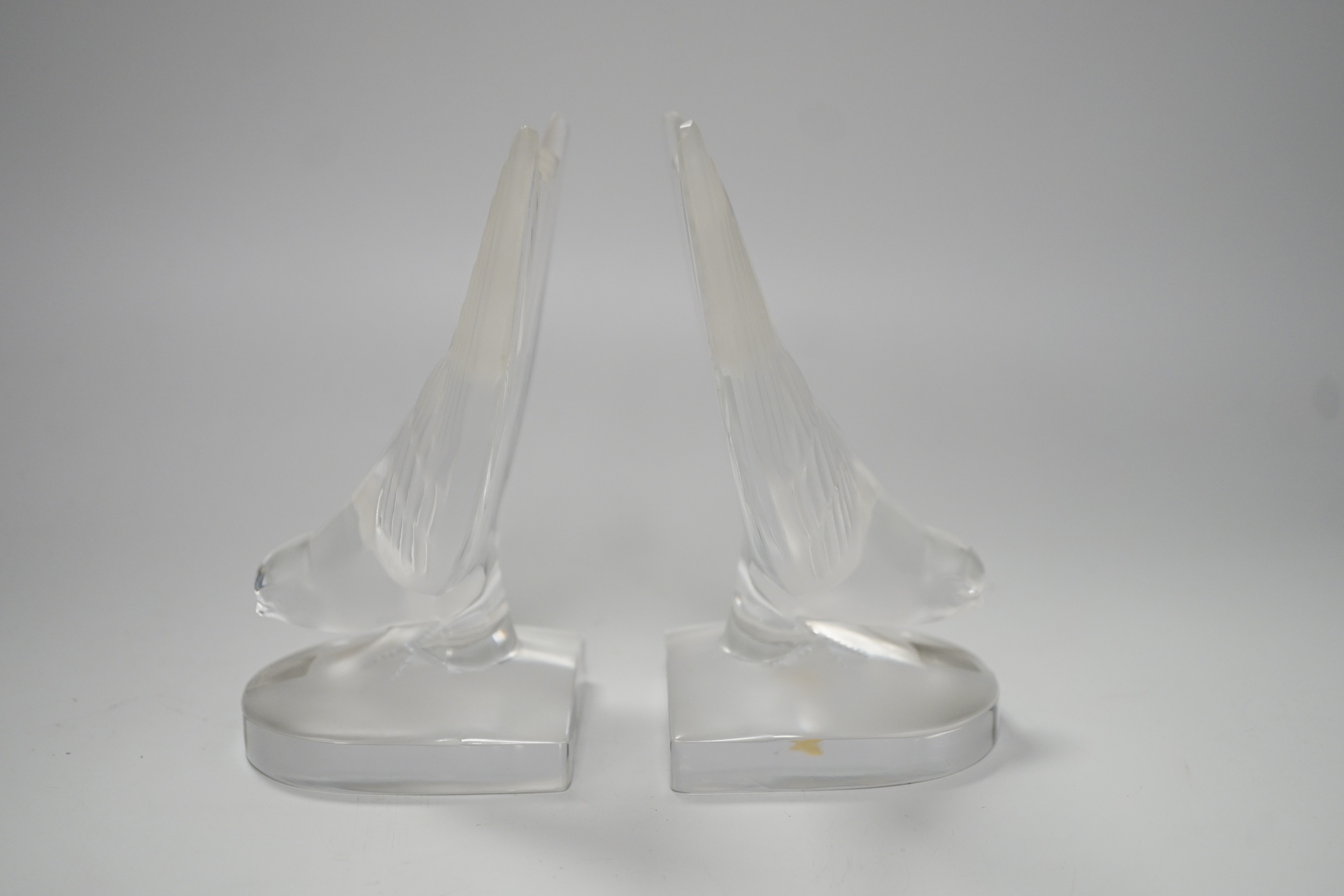 A pair of Lalique ‘Hirondelle’ glass bookends, 16cm high - Image 4 of 4