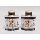 A pair of Paris porcelain armorial porcelain tea caddies, in Chinese style, 12.5cm high