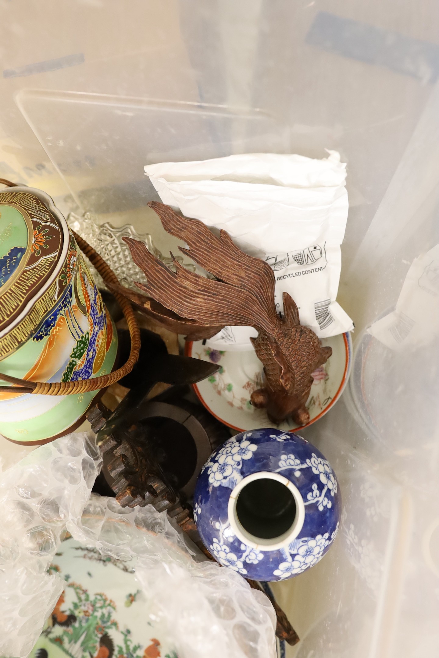 A group of mixed oriental ceramics including Chinese - Image 3 of 4