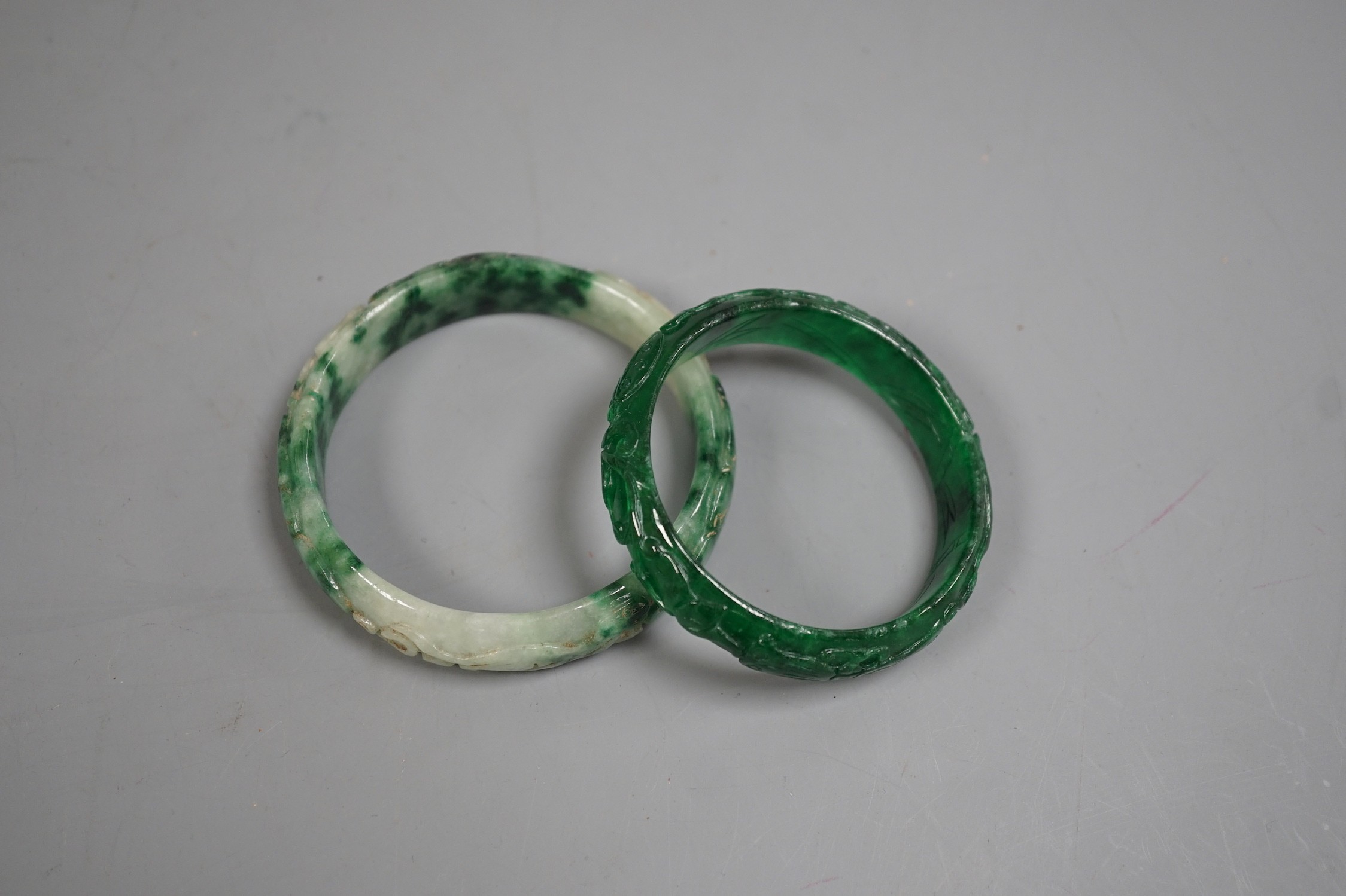 Two Chinese jadeite bangles - Image 2 of 3