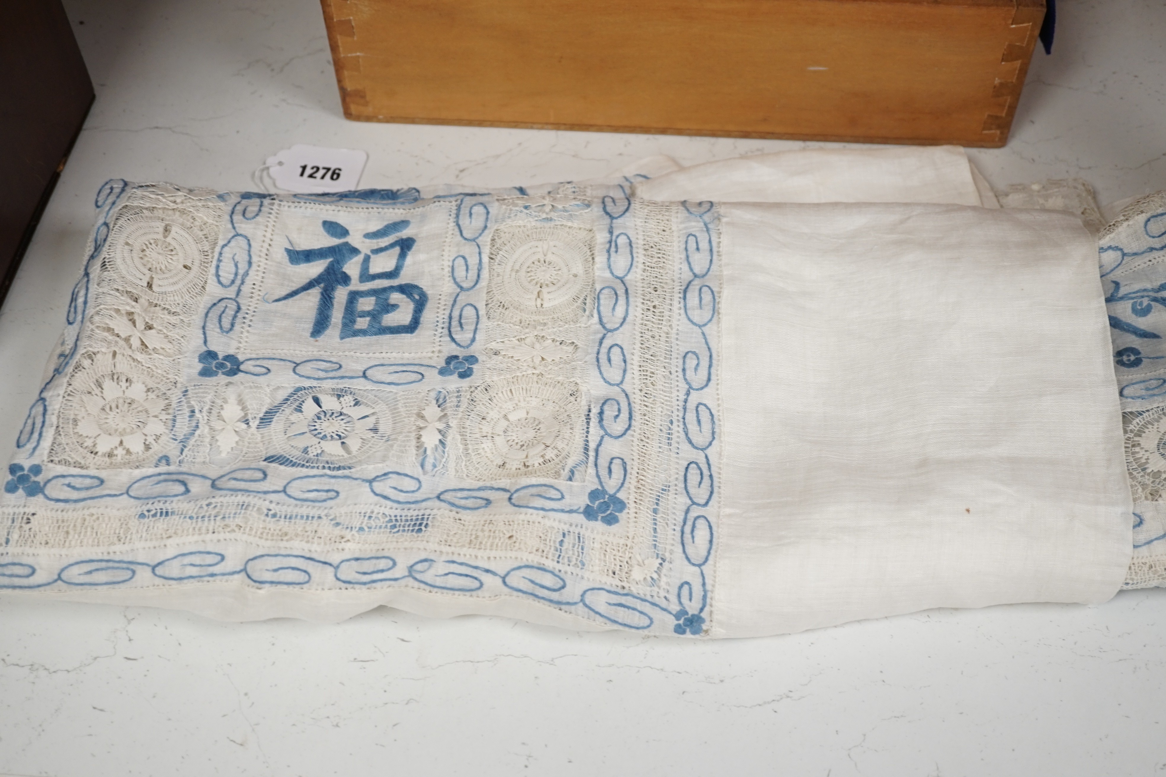 An early 20th century Chinese embroidered linen 'dragon' table cloth - Image 7 of 7