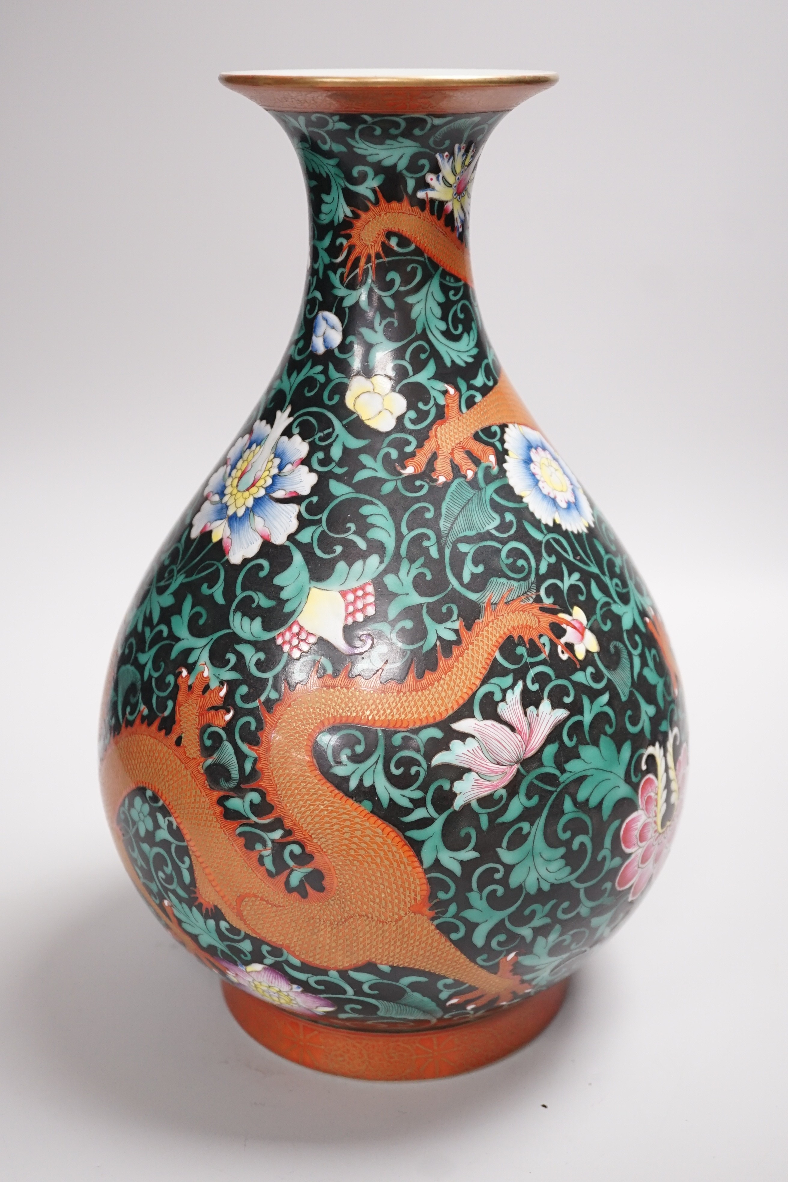 A Chinese enamelled porcelain 'dragon' vase, yuhuchunping, 31cm high - Image 4 of 5