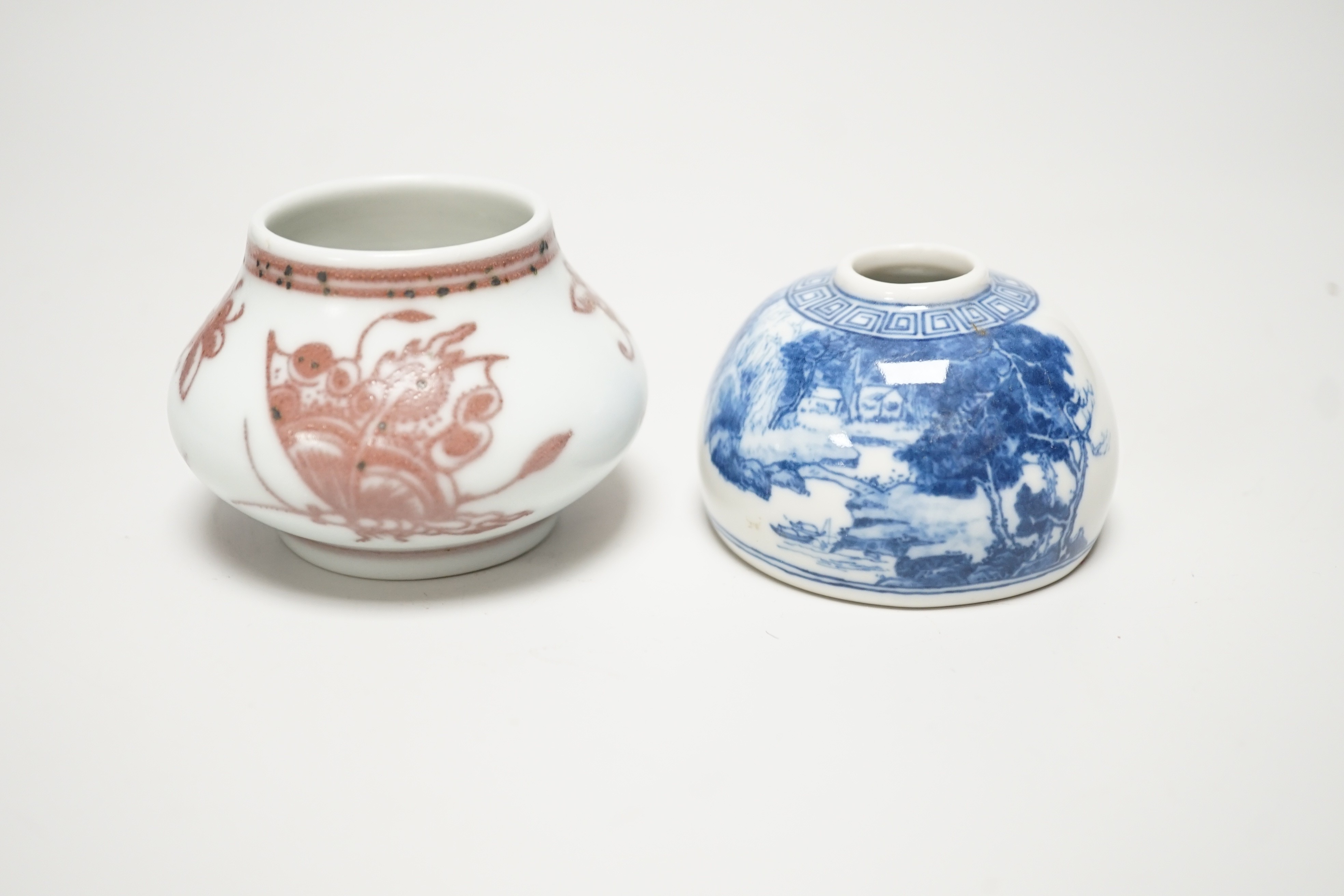 A Chinese underglaze copper small jar and a blue and white waterpot, tallest 5cm - Image 2 of 6