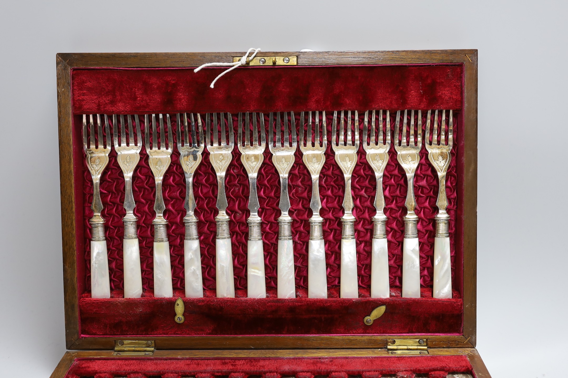 Twelve pairs of silver plated fish knives and forks with mother of pearl handles, in wooden canteen - Image 3 of 3