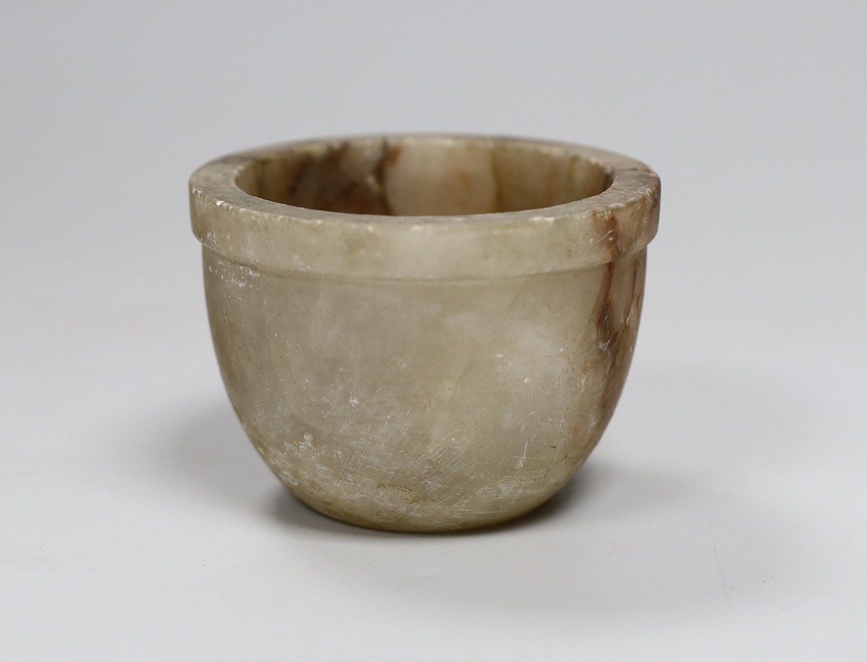 A Chinese jade hairpin, 21cm, a hardstone plaque, and an alabaster bowl - Image 5 of 10