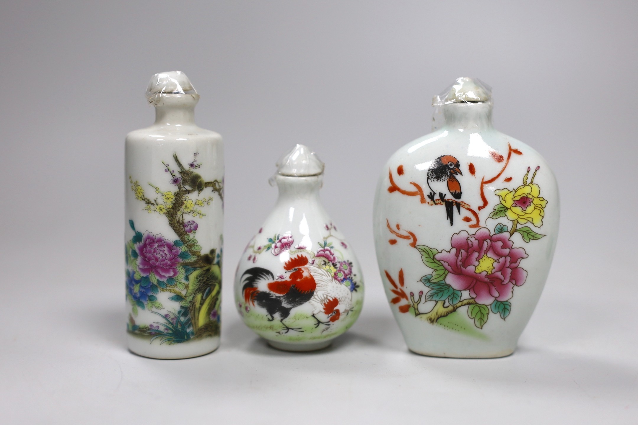 Six assorted Chinese snuff bottles, Tallest 13.5 cm - Image 2 of 9