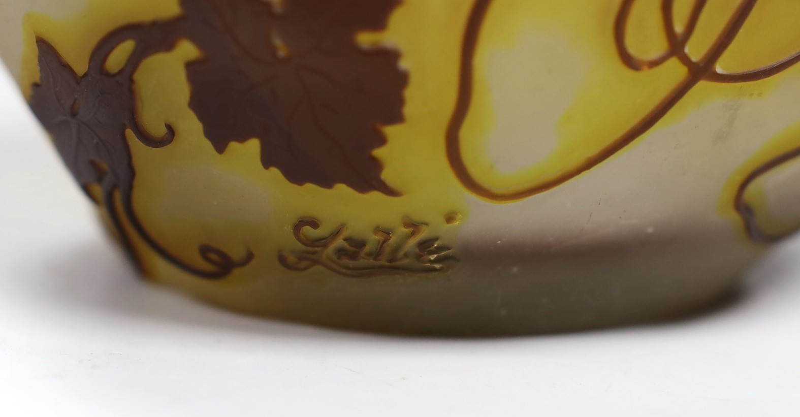 A signed Galle cameo glass vase, c.1910, 11cms high - Image 3 of 5