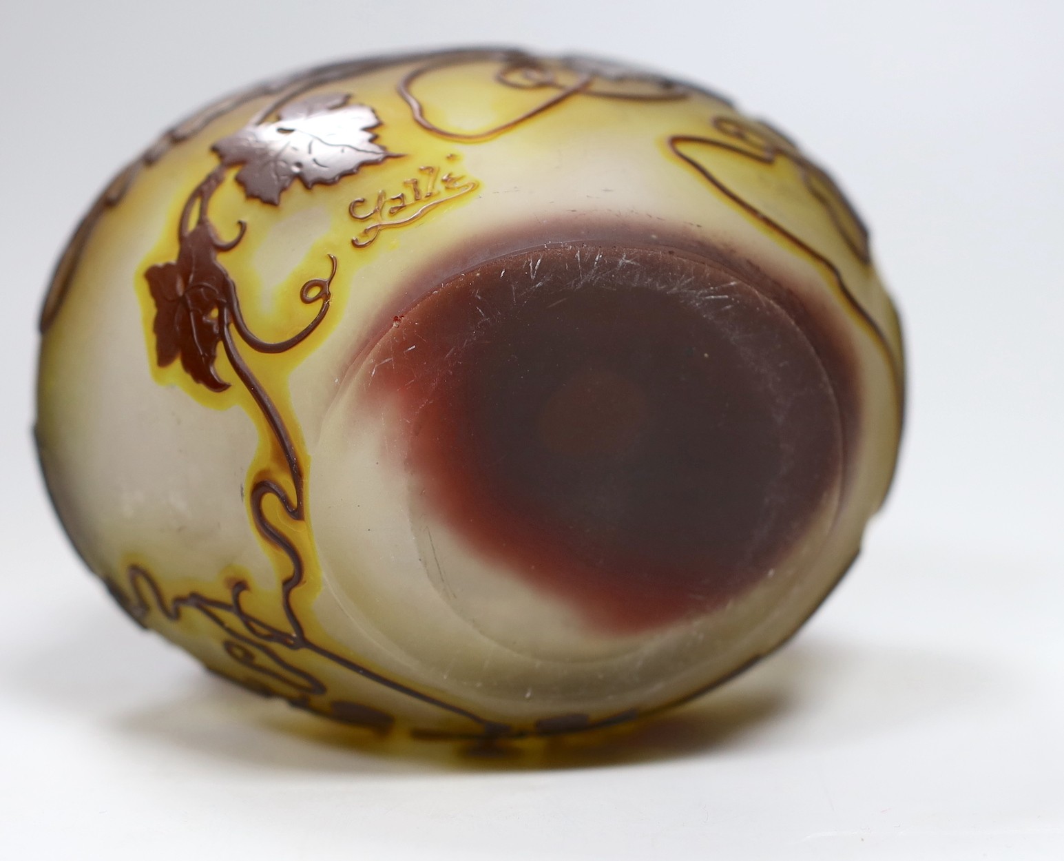 A signed Galle cameo glass vase, c.1910, 11cms high - Image 5 of 5