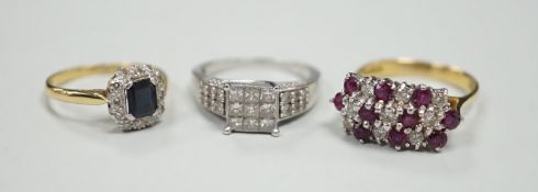 Three assorted modern gem set rings, including white metal and diamond cluster tablet ring with