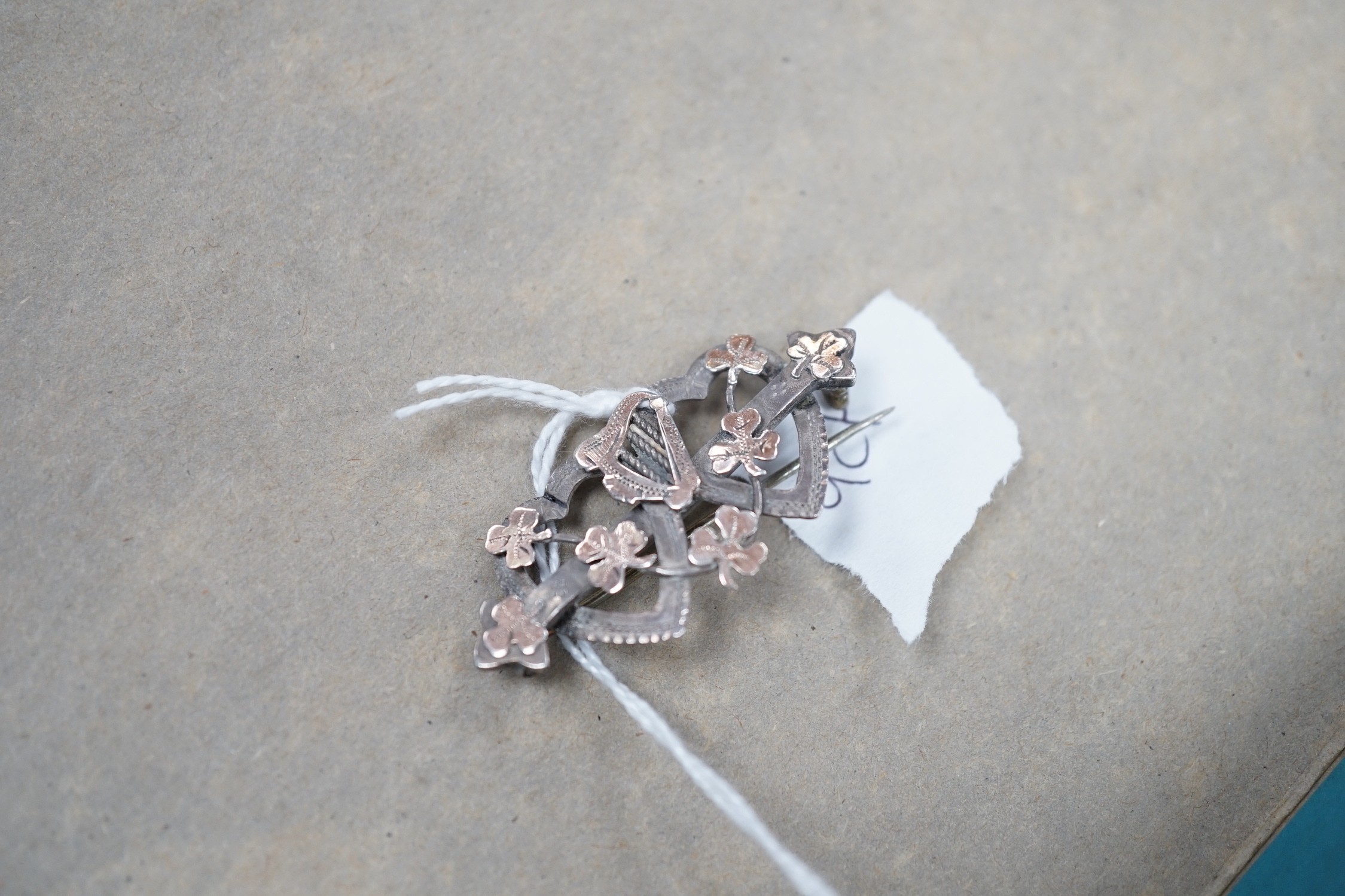 Mixed jewellery, white metal and silver items including Victorian silver twin hearts brooch, 43mm, - Image 7 of 7