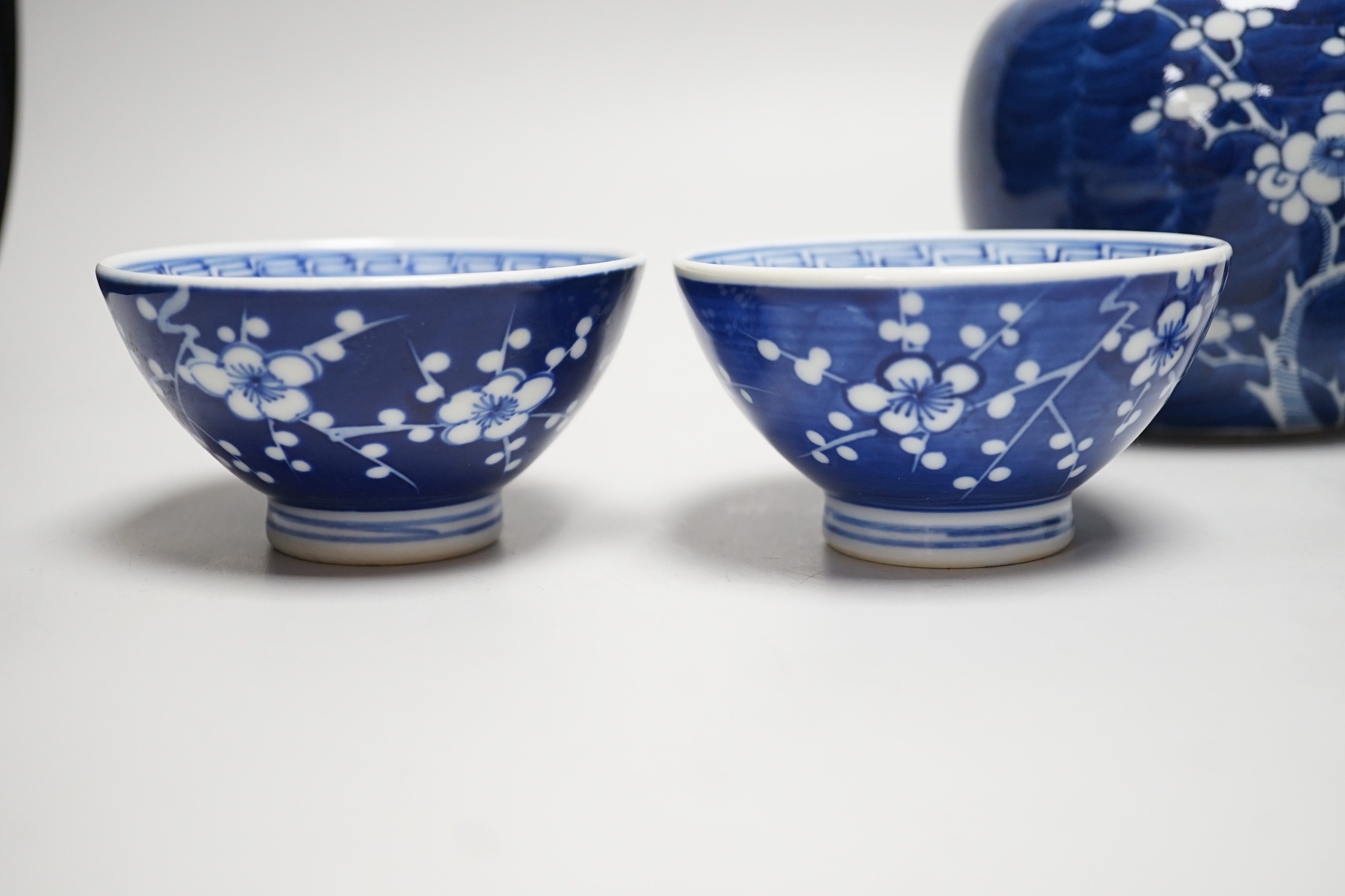 A group of mixed Chinese and Japanese porcelain vessels, tallest 11 cm - Image 3 of 9