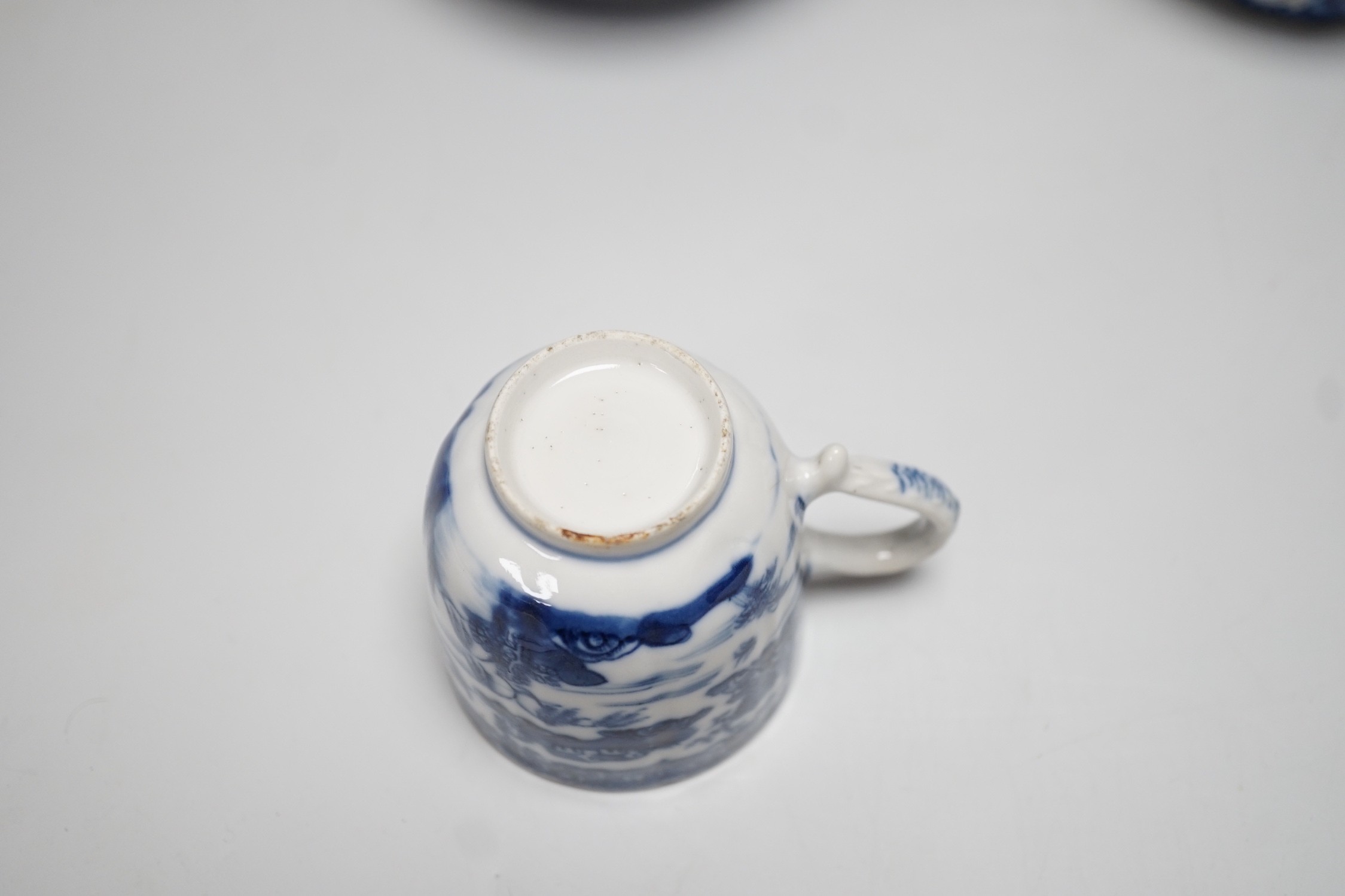 A group of mixed Chinese and Japanese porcelain vessels, tallest 11 cm - Image 2 of 9