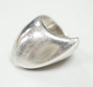 A 1960's Georg Jensen sterling silver dress ring, design no. 90, London import marks for 1966,