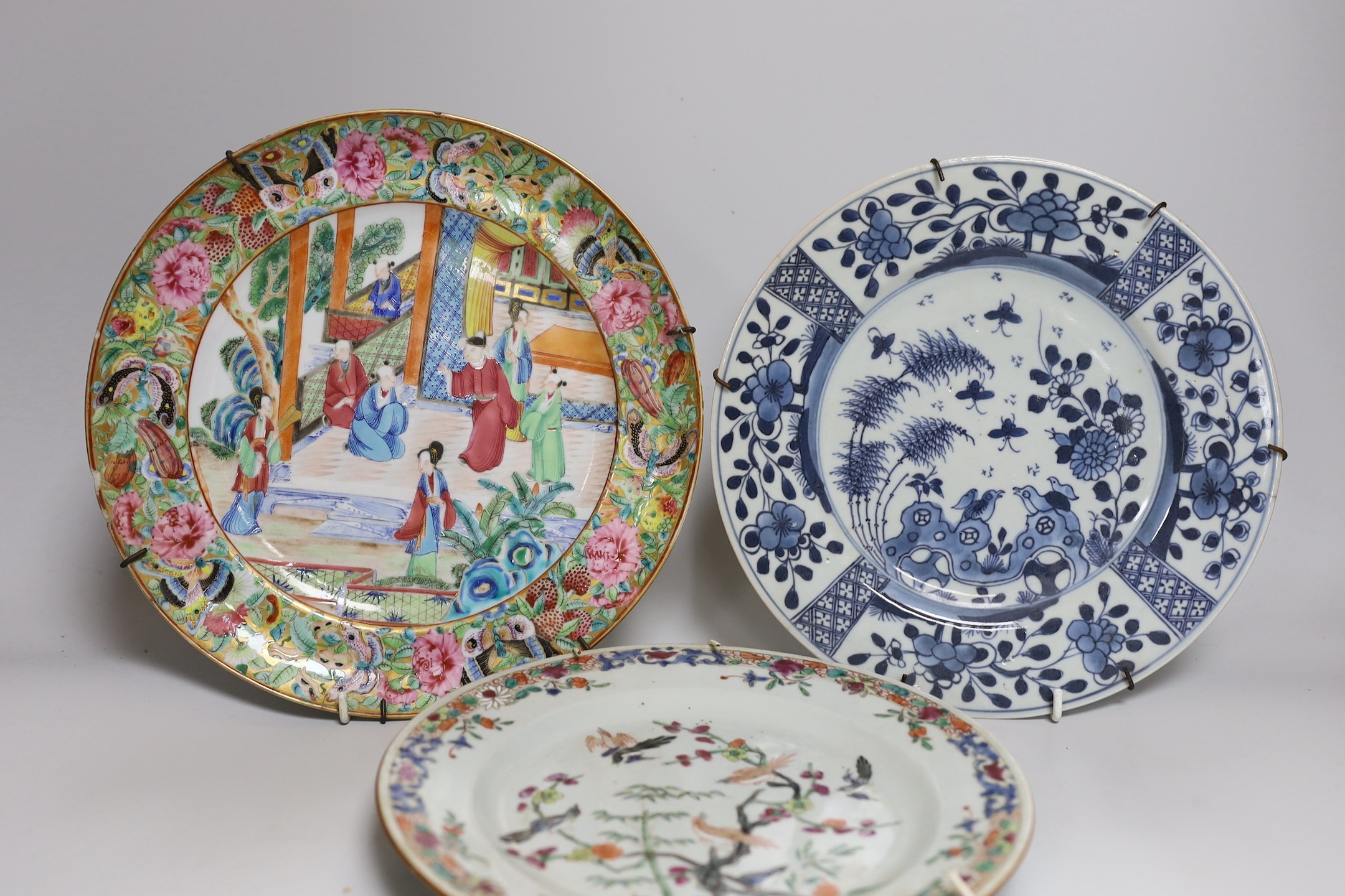 A 19th century Chinese enamelled porcelain dish, 25.4cm and to 18th century Chinese exports - Image 3 of 4