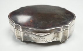 A George V silver and tortoiseshell mounted shaped oval trinket box, Birmingham, 1929, with engraved