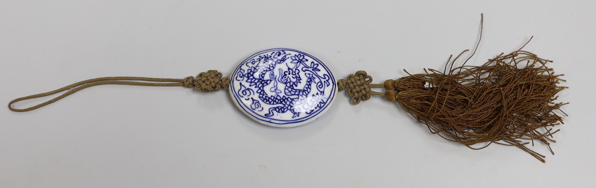 Assorted Chinese ceramics and a Chinese carved hardstone plaque, 7cms wide - Image 5 of 9