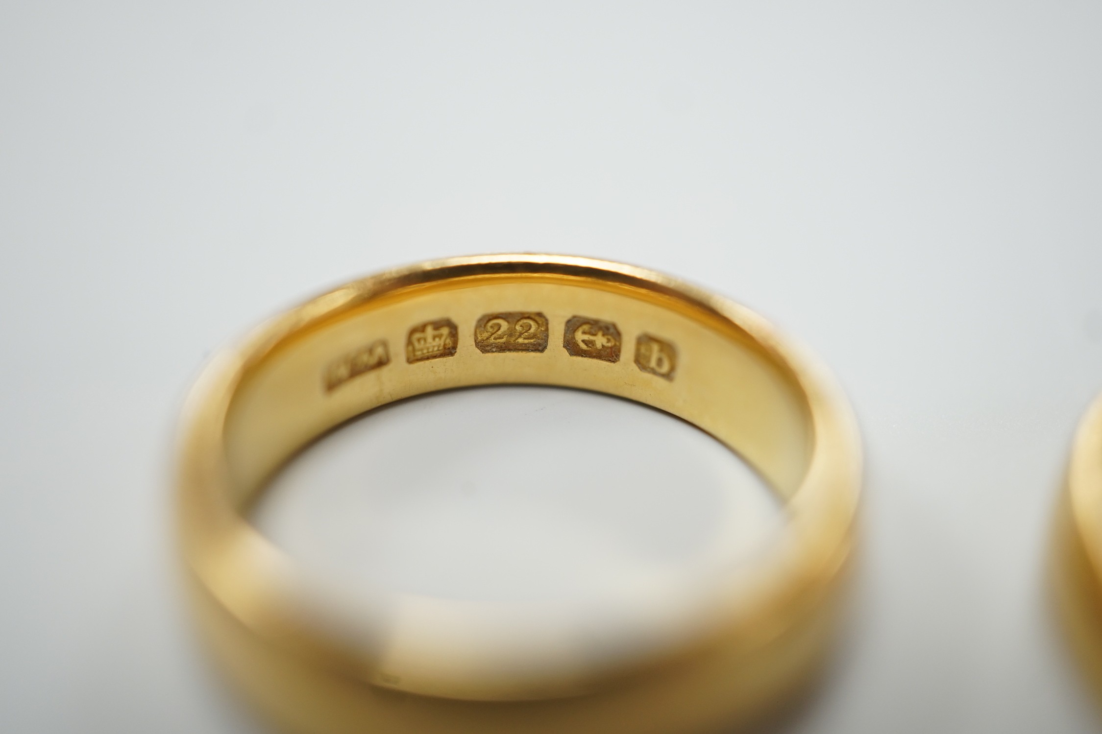 A thin Victorian 22ct gold wedding band, London, 1875, size K/L and two later 22ct gold wedding - Image 2 of 4