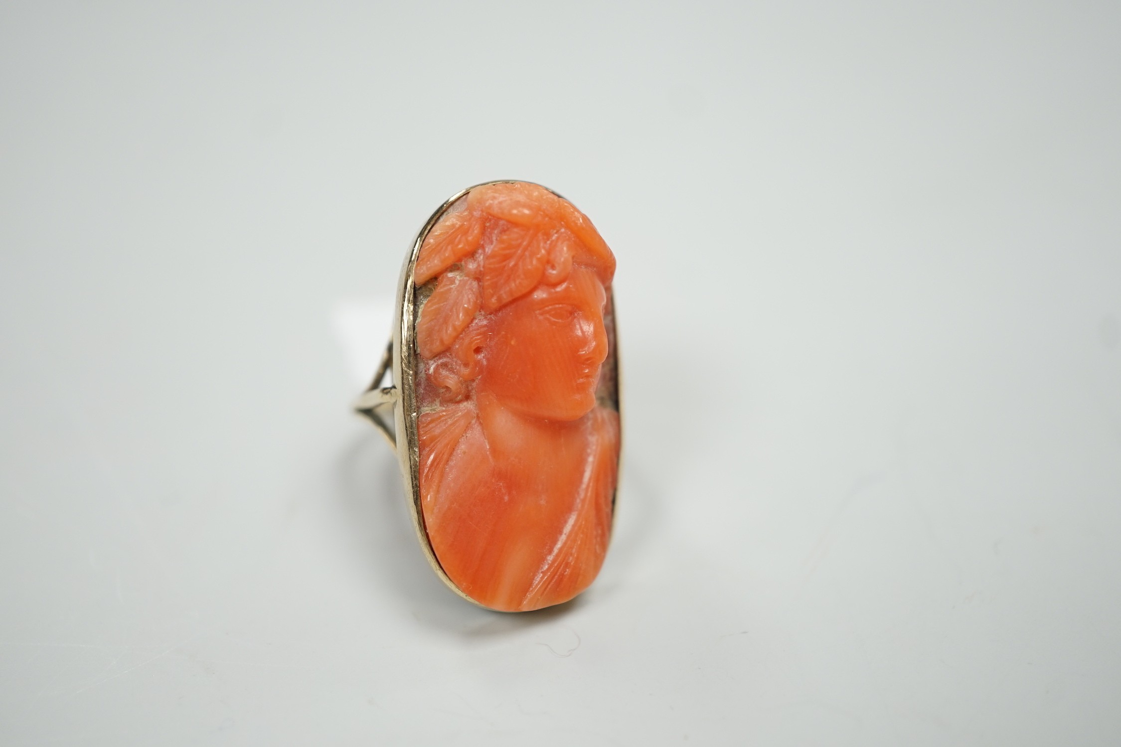 A yellow metal and coral set oval dress upfinger ring, the coral carved with a classical bust to - Image 5 of 6