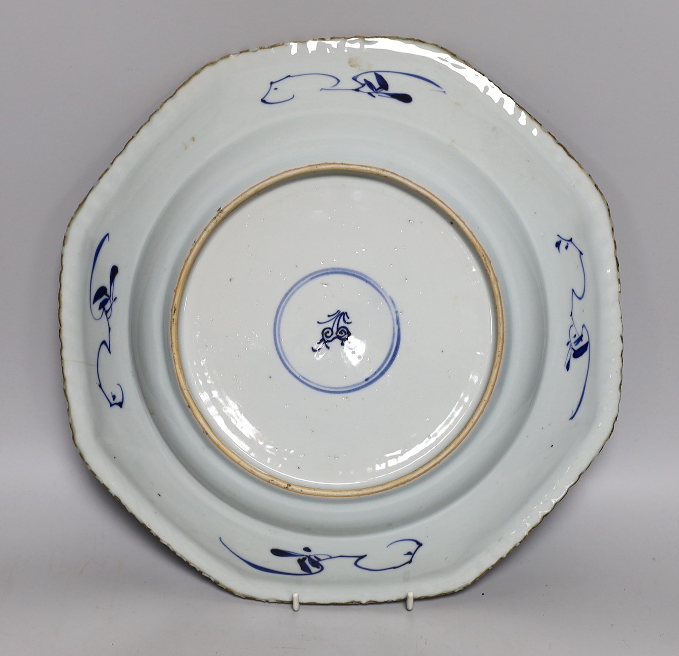 A Chinese blue and white octagonal floral dish, Kangxi period, 36cms diameter, the base with lingzhi - Image 2 of 2