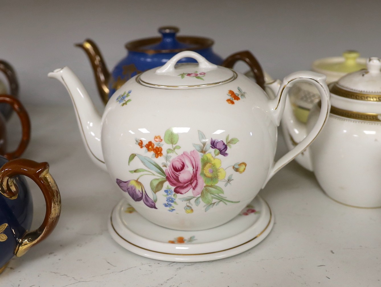 A quantity of various teapots including Belleek, Japanese Satsuma etc. - Image 4 of 6