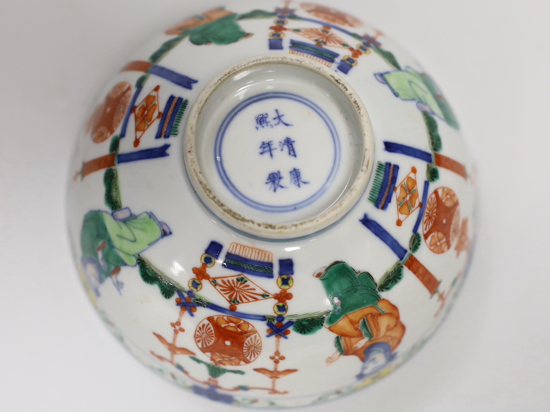 A Chinese wucai ‘boys’ bowl, Kangxi mark late 19th/early 20th century, dragon to the interior, 16. - Image 5 of 5