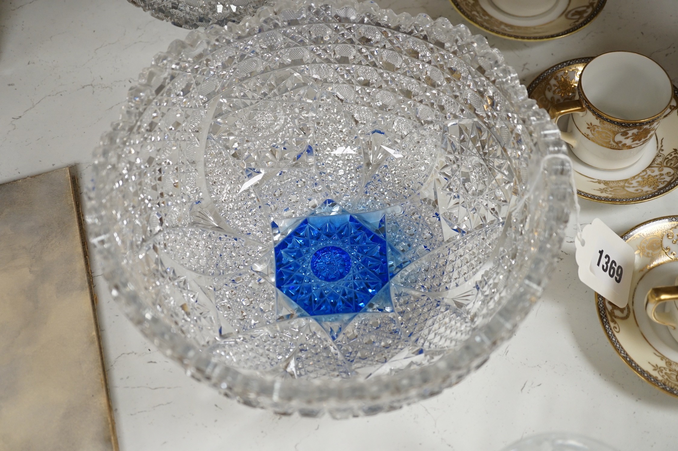 A Pair of Bohemian or Czech heavy cuts glass fruit bowls with blue flashed centres, 22.5 cm - Image 2 of 10