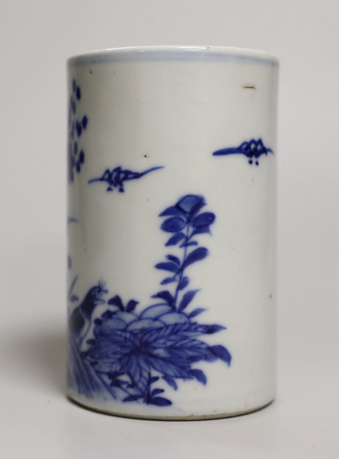 A late 19th/early 20th century Chinese blue and white brushpot, 11.5cm - Image 2 of 5