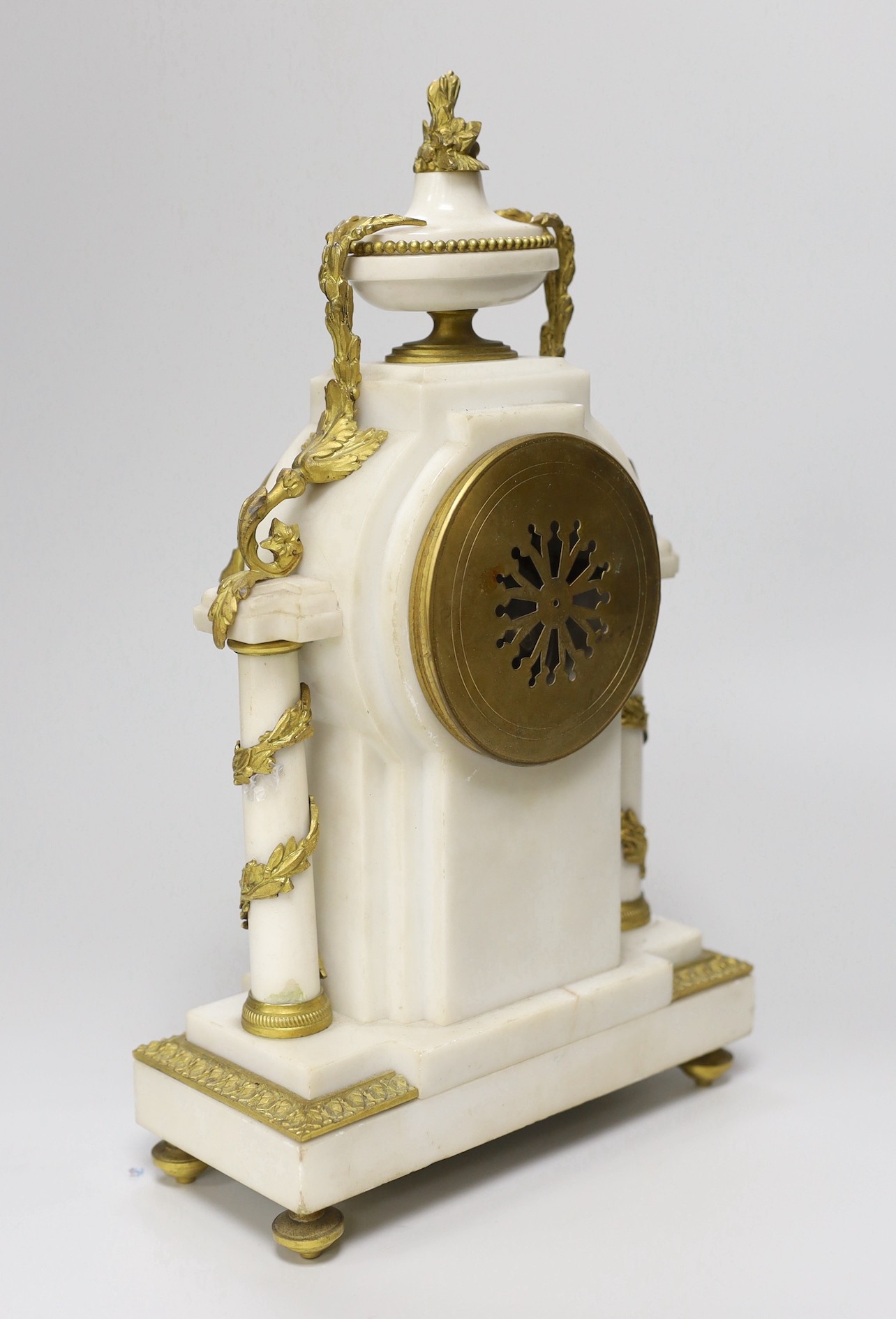 A late 19th century French ormolu and alabaster mantel clock with pendulum, 34cm - Image 2 of 3