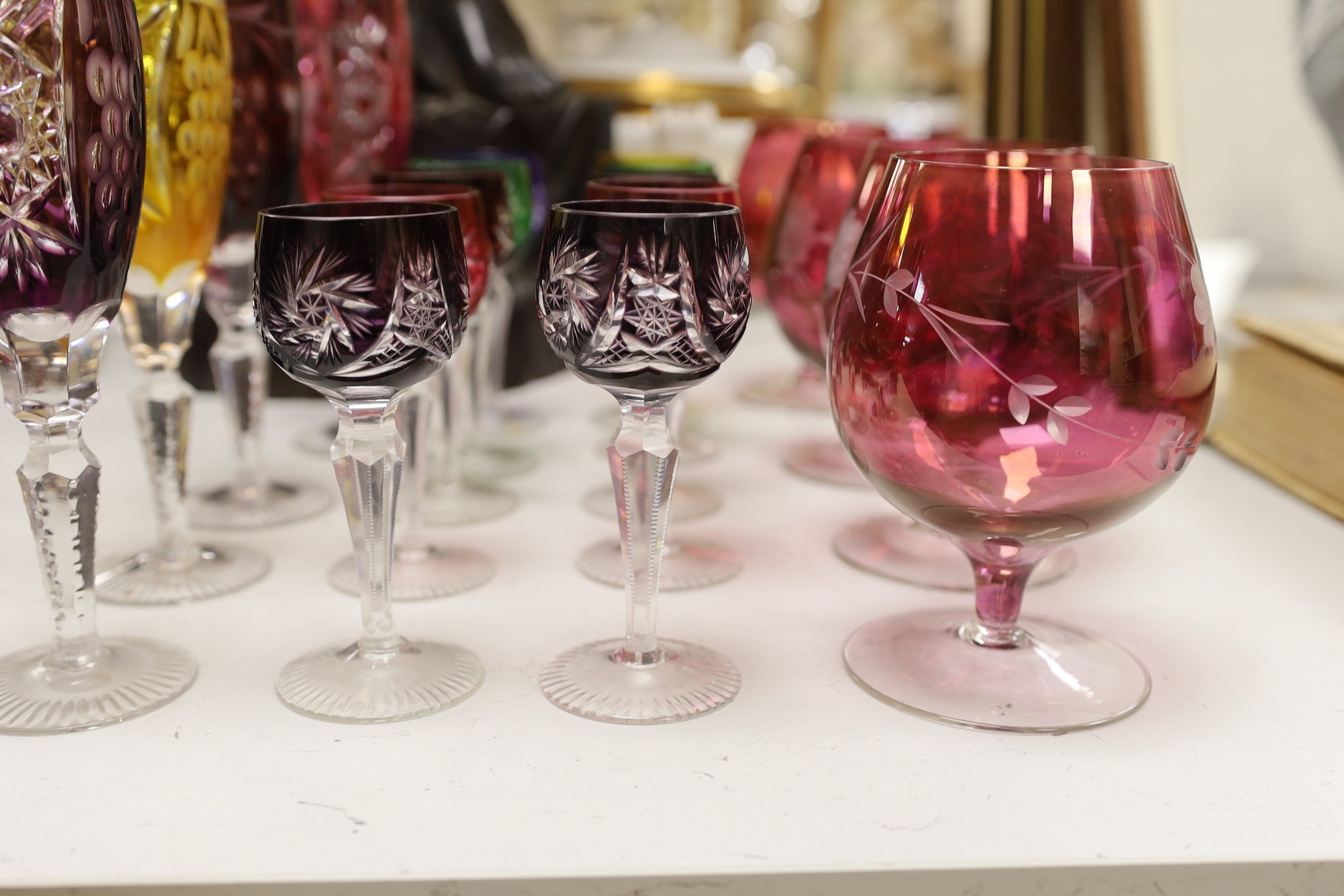 A group of mixed coloured bowl wine glasses - Image 3 of 4