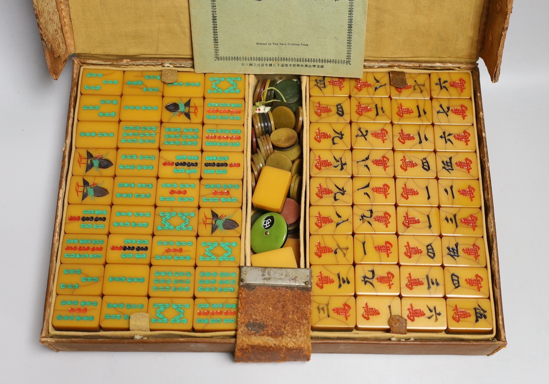 A leather cased Bakelite mahjong set - Image 2 of 5