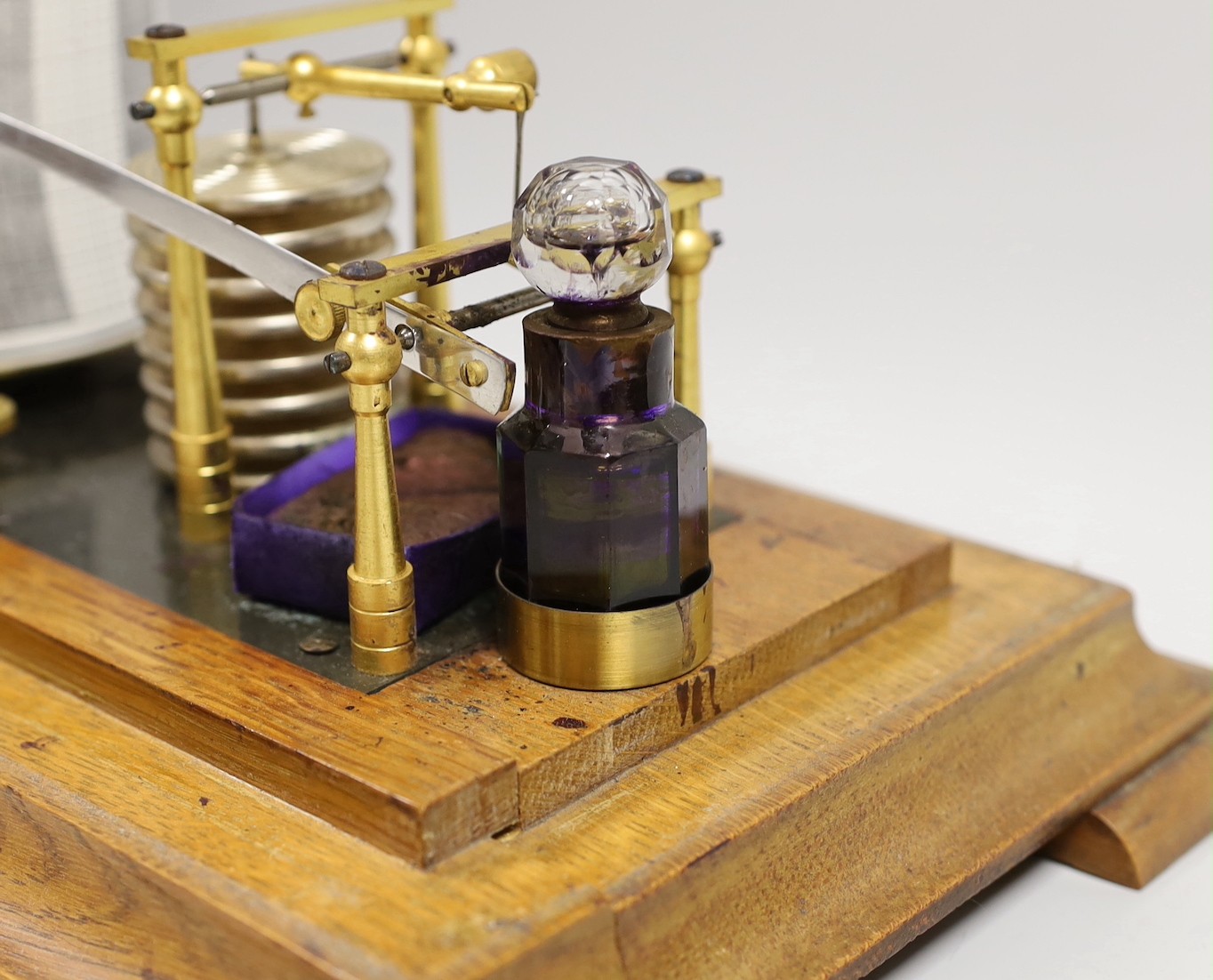 An oak cased barograph - Image 4 of 4